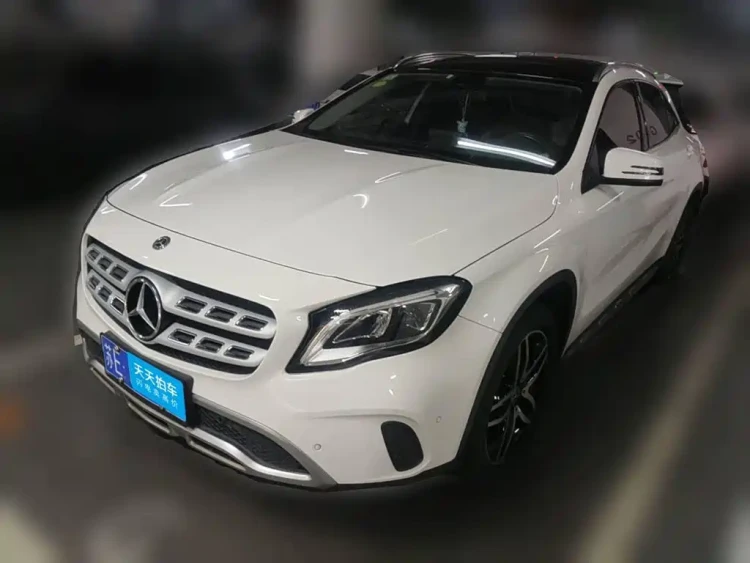 Mercedes-Benz GLA 2017 GLA 200 Fashion