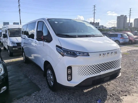 Iveco Juxing 2023 C33 Van 2.0T 110KW Automatic Starway Edition Low Roof