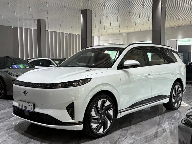 Dongfeng Yipai eπ008 2025 210Ultra Range Extender 5-Seater