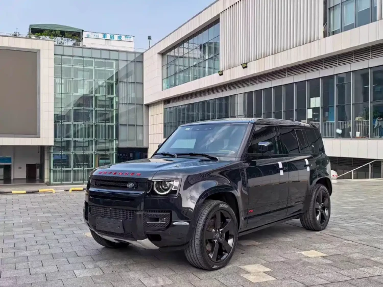 Land Rover Defender 2024 110 5.0T V8