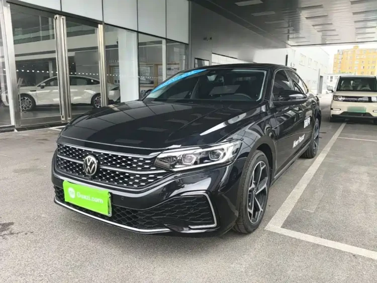 Volkswagen Passat 2025 Outstanding 380TSI Starlight Dragon Glory Edition
