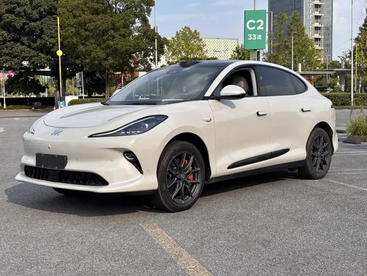 IM Motors IM LS6 2025 Model Agile Lizard Intelligent Driving Theater Edition