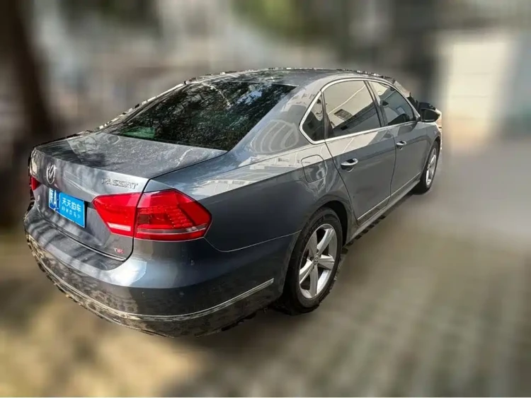 Volkswagen Passat 2011 1.8TSI DSG Royal Edition