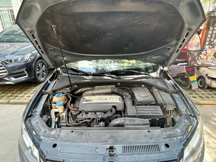 Volkswagen Passat 2011 1.8TSI DSG Royal Edition