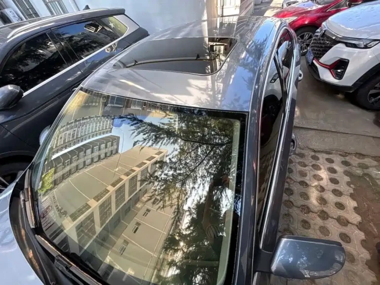 Volkswagen Passat 2011 1.8TSI DSG Royal Edition