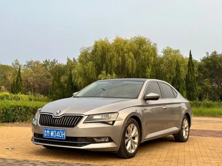 Škoda Superb 2016 TSI280 DSG Pioneer Edition