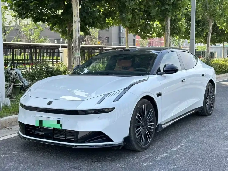 Lynk & Co 10 EM-P 2025 240km Base