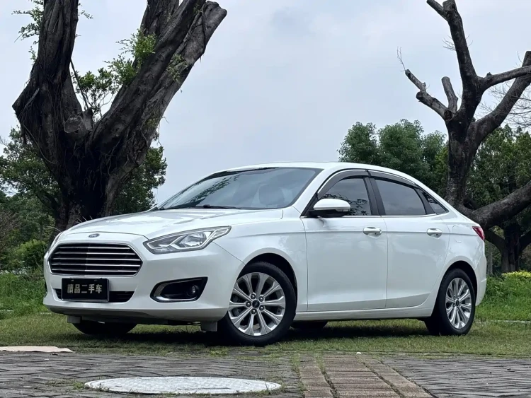 Ford Escort 2015 1.5L Automatic Fashion