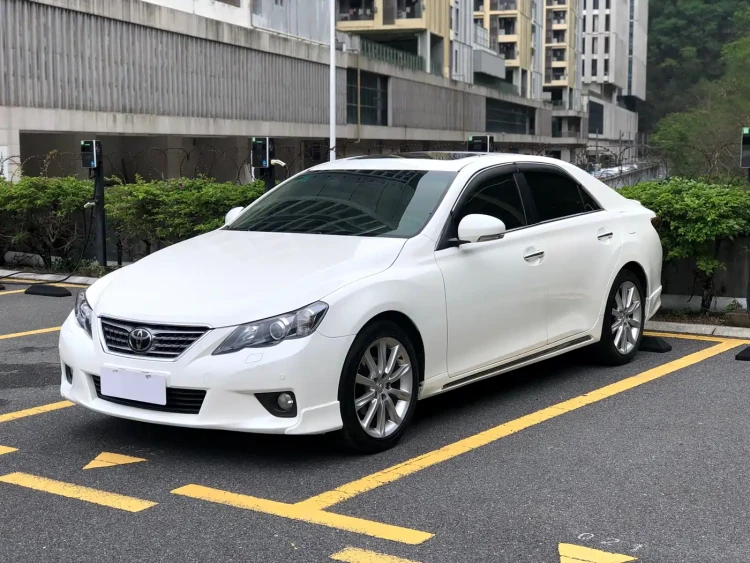 Toyota Reiz 2010 3.0V Style Flagship Navigation Edition