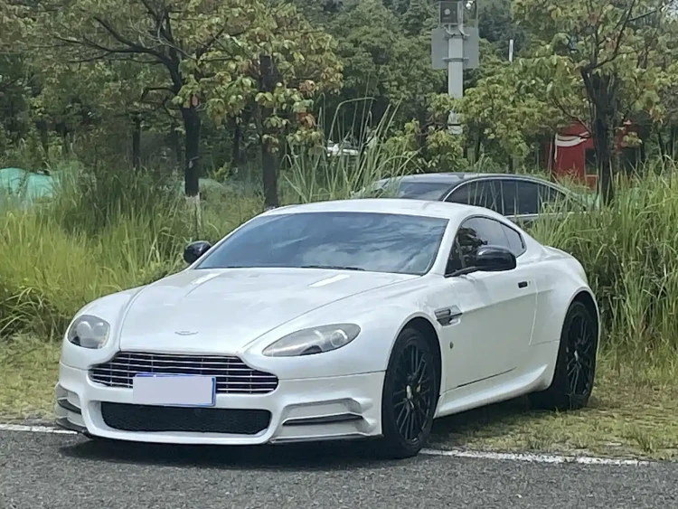 Aston Martin V8 Vantage 2011 4.7L Sportshift Coupe