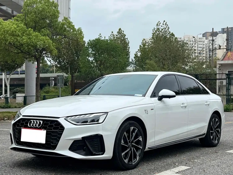 Audi A4L 2023 40 TFSI Luxury Sport