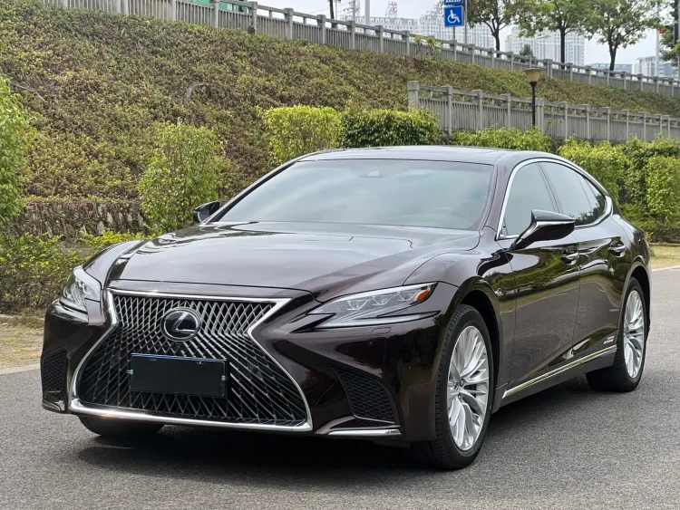 Lexus LS 2018 500h Executive Edition China V