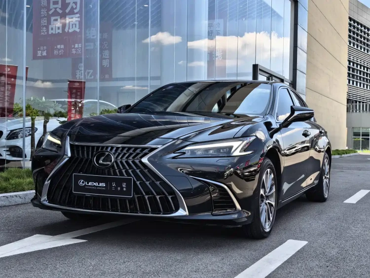 Lexus ES 2025 200 Ultimate Edition