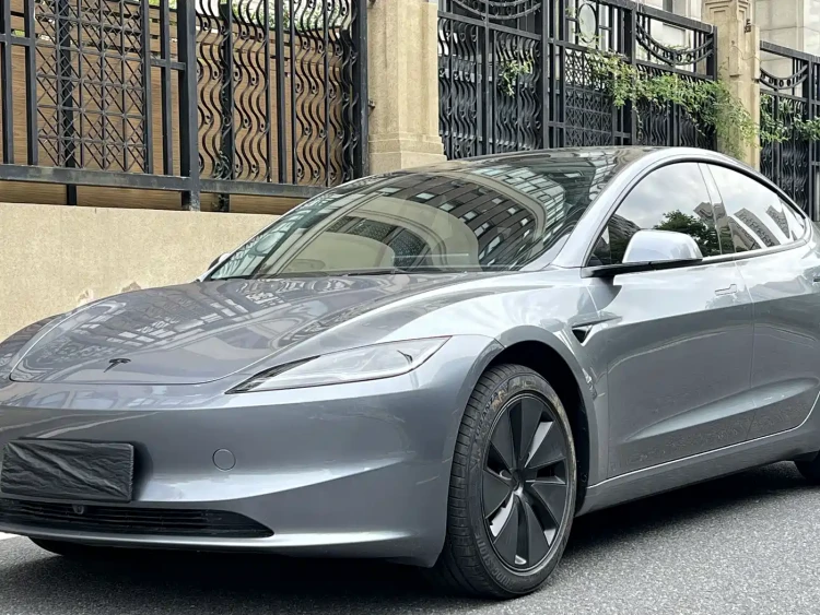 Tesla Model 3 2025 Model Year Facelift Rear-Wheel Drive