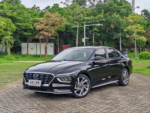 Hyundai Mistra 2021 1.8L CVT LUX Premium