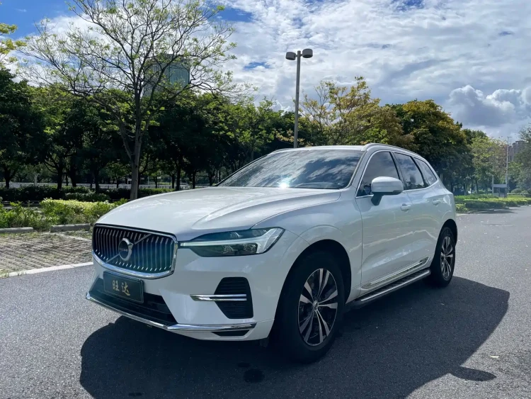 Volvo XC60 2022 B5 AWD R-Design