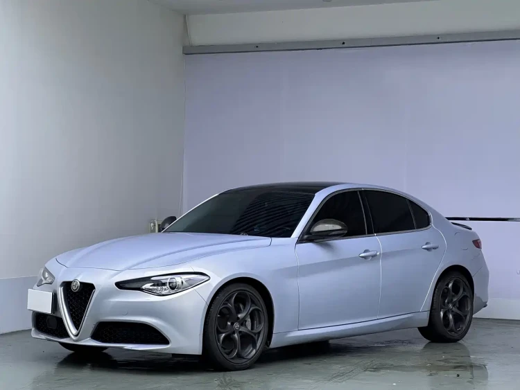 Alfa Romeo Giulia 2021 2.0T 280HP Luxury