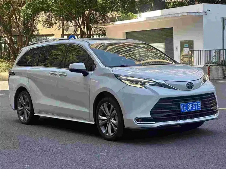Toyota Sienna 2021 2.5L Hybrid Luxury Edition