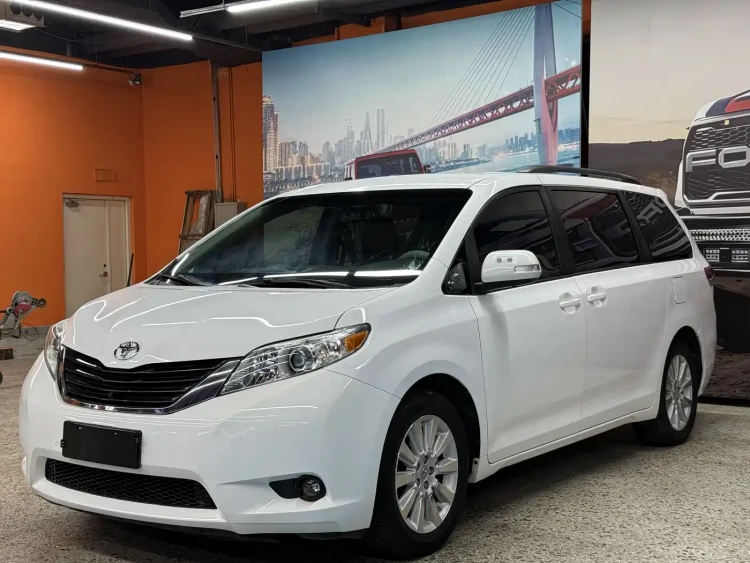 Toyota Sienna 2013 3.5L 4WD Automatic