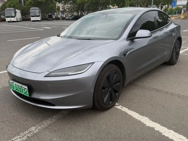 Tesla Model 3 2025 Model Year Facelift Rear-Wheel Drive