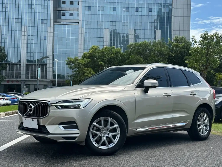 Volvo XC60 2021 T5 AWD Momentum