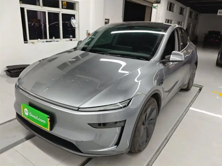 Tesla Model Y 2025 Long Range All-Wheel Drive