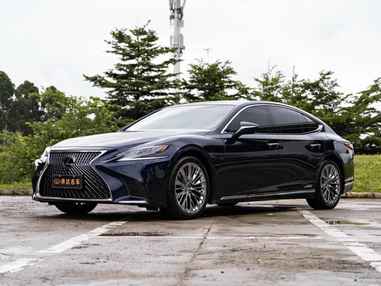 Lexus LS 2018 500h Executive Edition China V