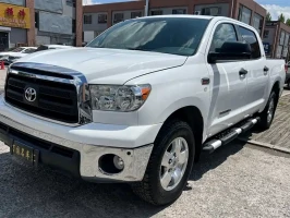 Toyota Tundra 2011 5.7 Standard Model