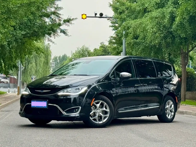 Chrysler Grand Voyager (Import) 2017 3.6L Premium Edition
