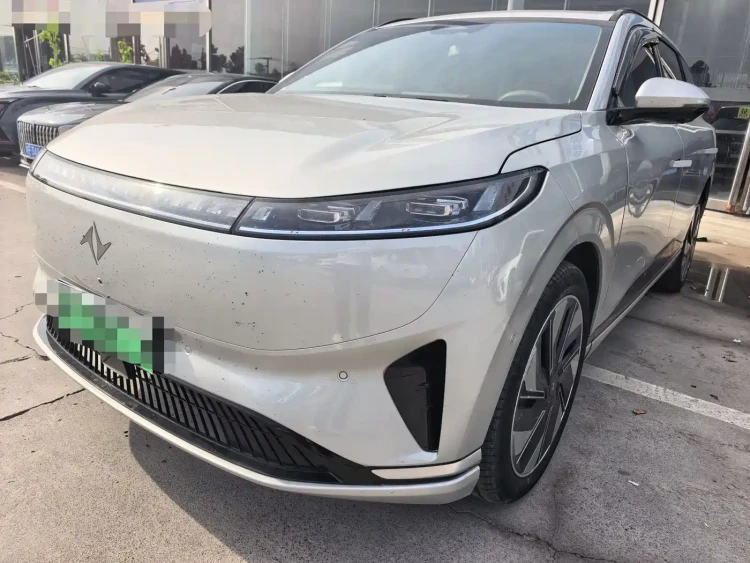 Dongfeng Yipai eπ008 2025 636Max Pure Electric 5-Seater