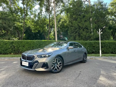 BMW i5 2024 eDrive 35L Premium Model M Sport Package