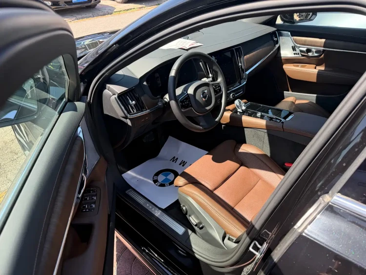 Volvo S90 Plug-in Hybrid 2025 Plug-in Hybrid AWD Long Range Zhiya Luxury Edition