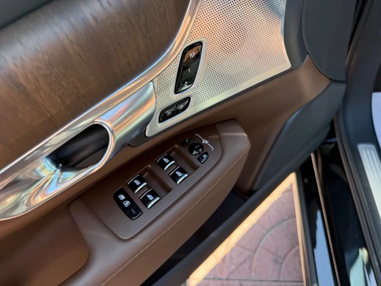 Volvo S90 Plug-in Hybrid 2025 Plug-in Hybrid AWD Long Range Zhiya Luxury Edition