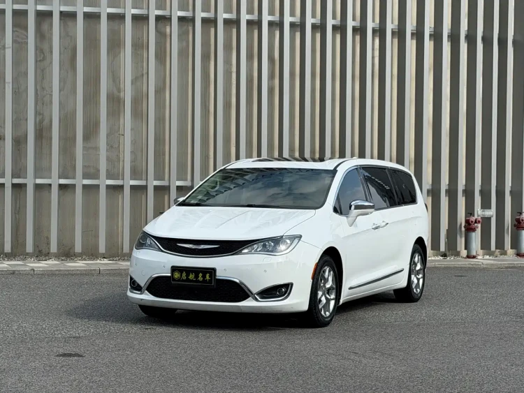 Chrysler Grand Voyager (Import) 2017 3.6L Premium Edition