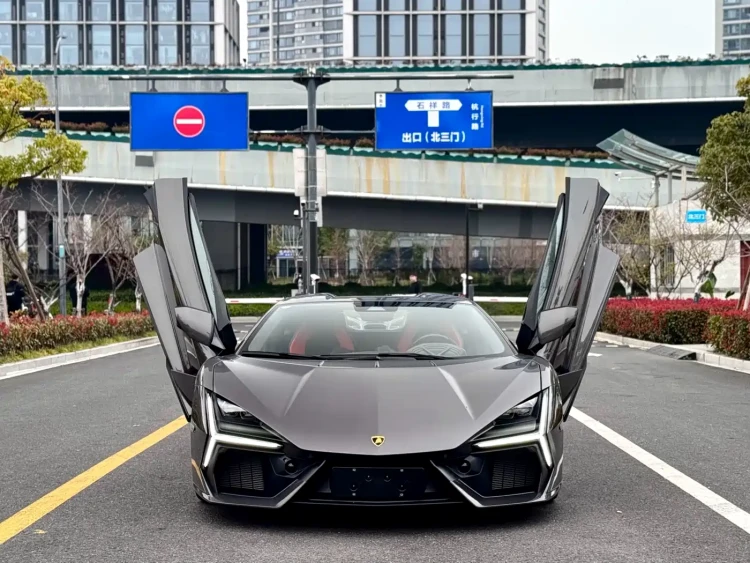 Lamborghini Revuelto 2023 6.5L PHEV Standard