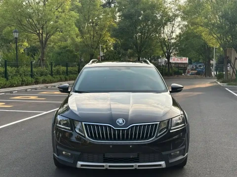 Škoda Octavia 2018 Model Wagon TSI280 DSG Luxury Edition