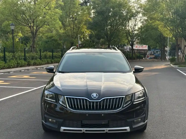 Škoda Octavia 2018 Model Wagon TSI280 DSG Luxury Edition