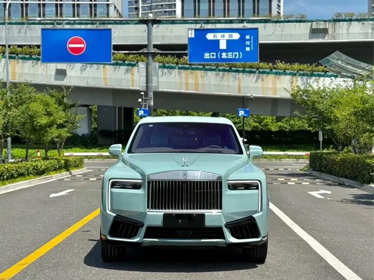 Rolls-Royce Cullinan 2024 4-Seater