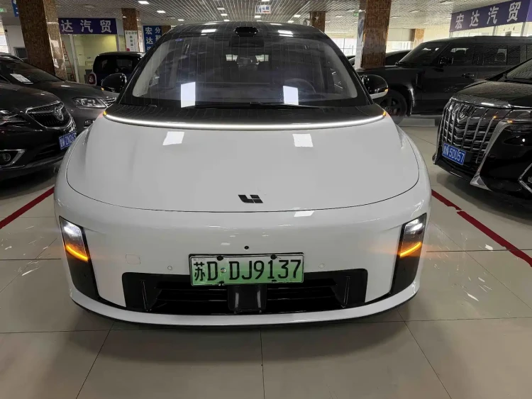 Li Auto Li i8 2025 Standard Edition