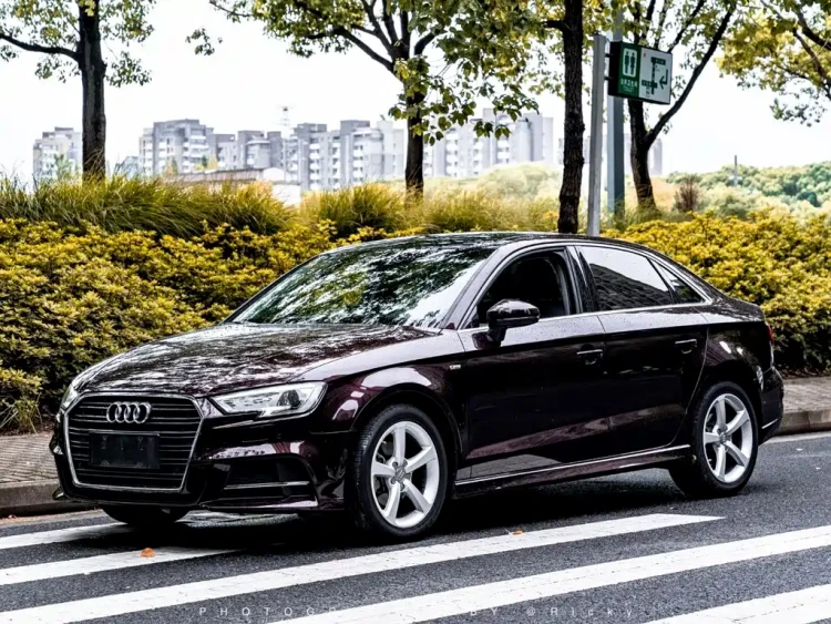 Audi A3 2018 30th Anniversary Limousine 35 TFSI Fashion
