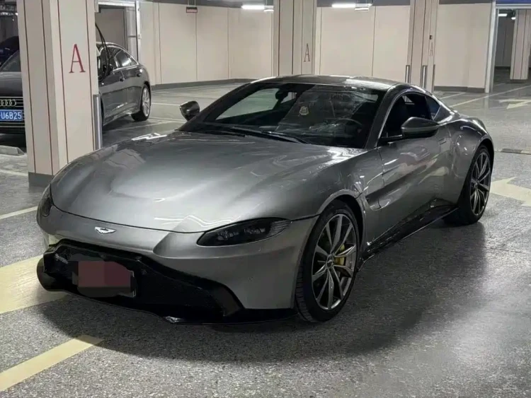 Aston Martin V8 Vantage 2018 4.0T V8 Coupe