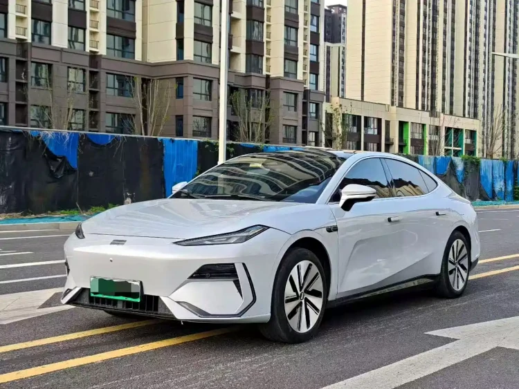Geely Galaxy Galaxy E8 2024 665km RWD Starship Smart Driving Edition