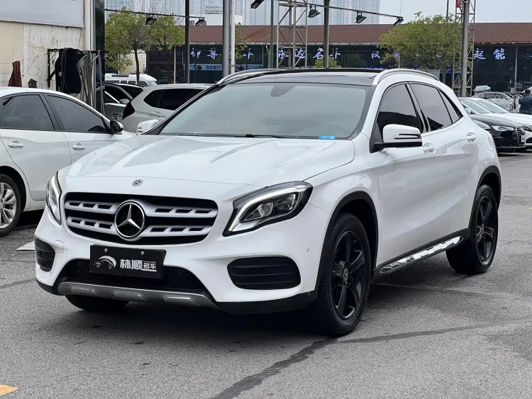 Mercedes-Benz GLA 2019 GLA 200 Fashion