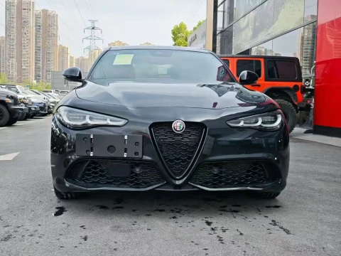 Alfa Romeo Giulia 2023 2.0T 280HP Track Edition