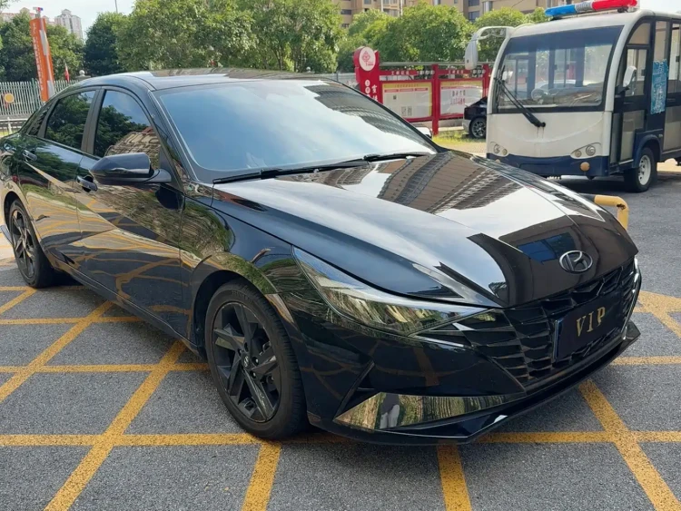Hyundai Elantra 2021 1.5L CVT LUX Premium Edition