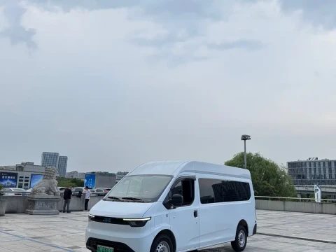 Jiangling E-Fushun 2025 Model Bright Window Version 77kwh Medium Wheelbase Medium Roof