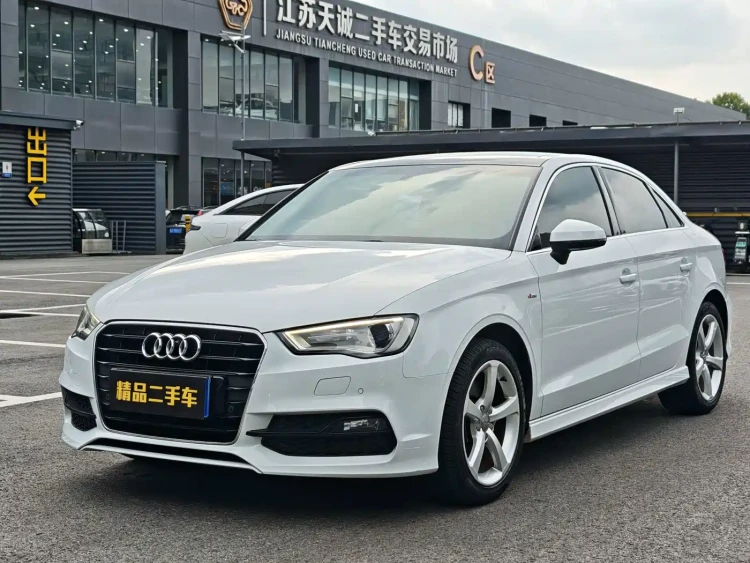 Audi A3 (Import) 2015 Limousine 45 TFSI S line Luxury