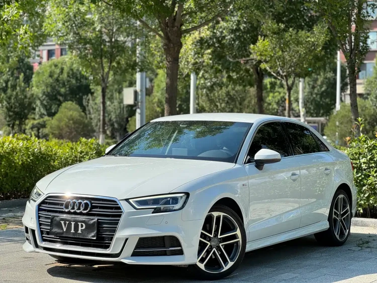 Audi A3 2018 30th Anniversary Limousine 35 TFSI Progressive