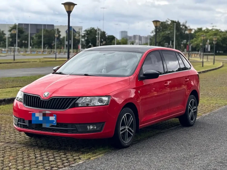 Škoda Skoda Rapid Spaceback 2016 Facelift 1.6L Automatic Innovation Edition