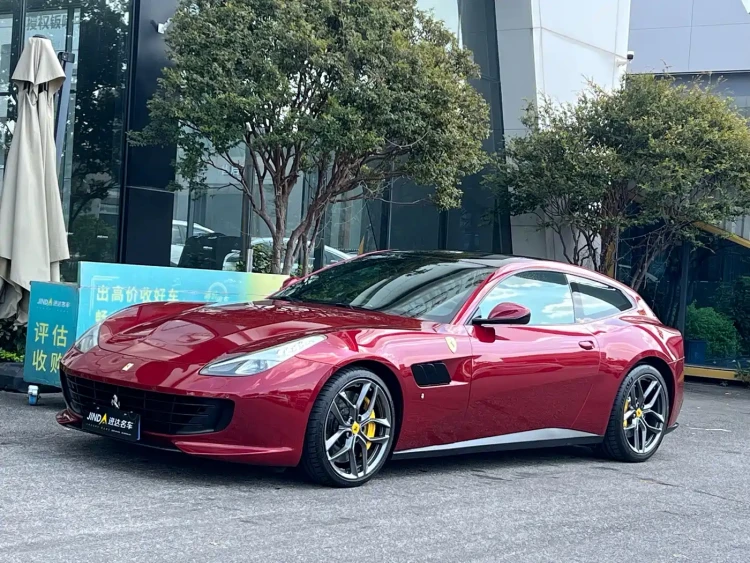 Ferrari GTC4Lusso 2017 3.9T V8
